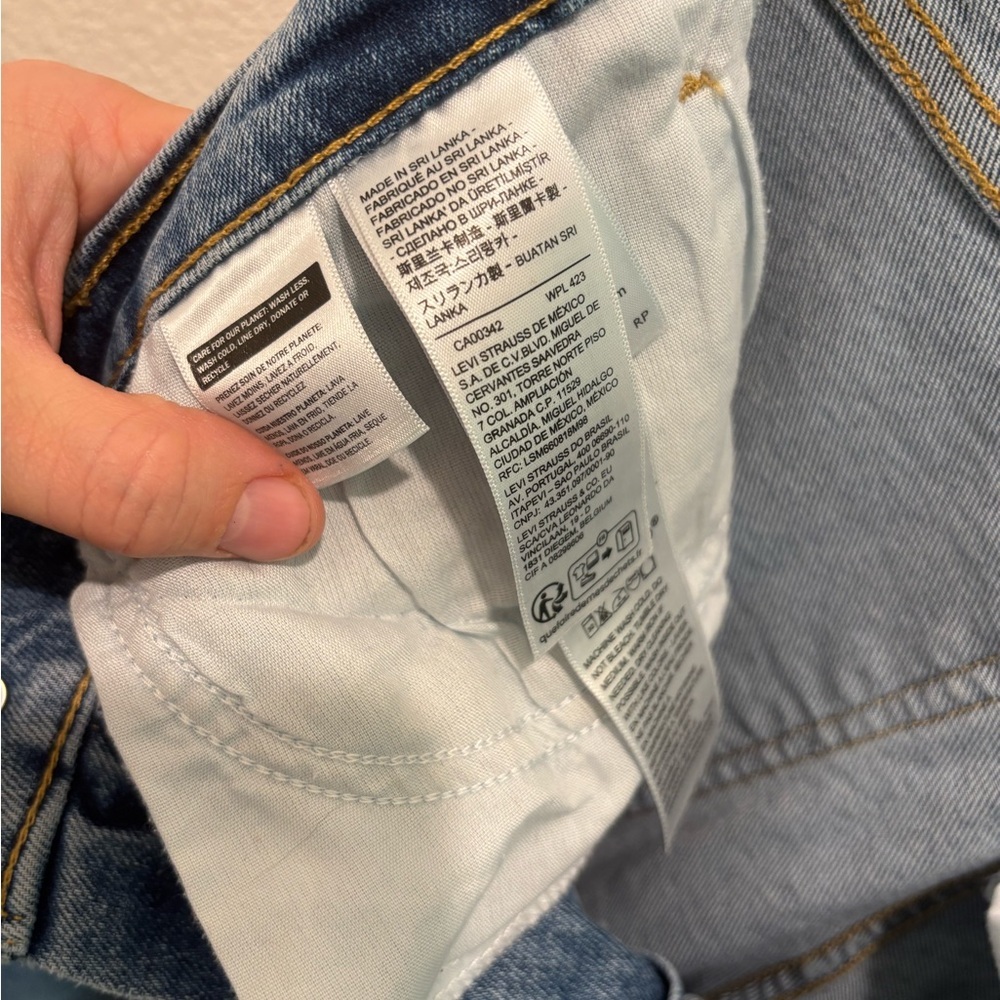 Levi's Blue Denim Jeans with White Stitching High-Rise Wide Leg Size 31 - Picture 7 of 10